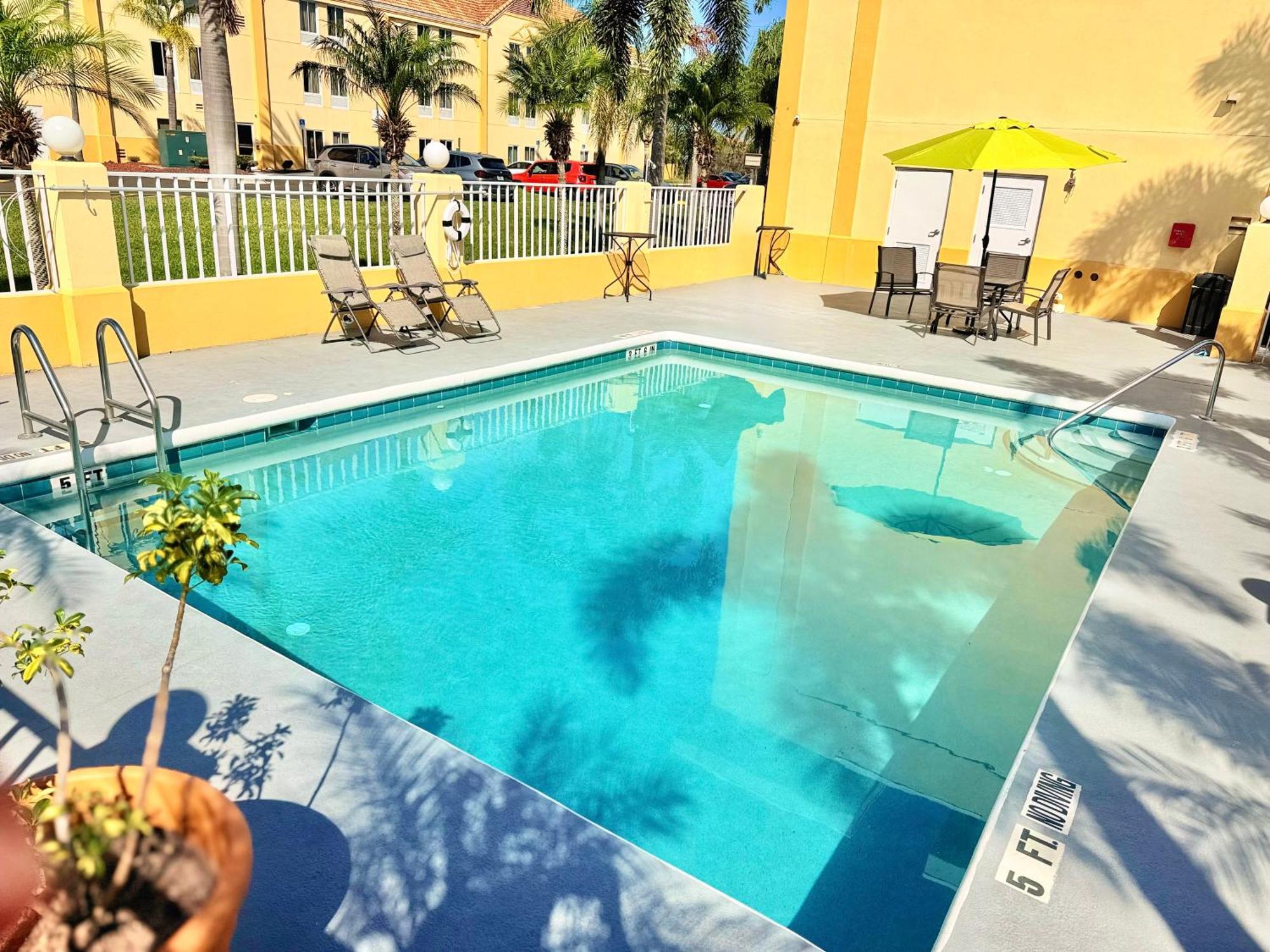 La Quinta By Wyndham Orlando Universal Area - Free Shuttle To Universal Exterior foto